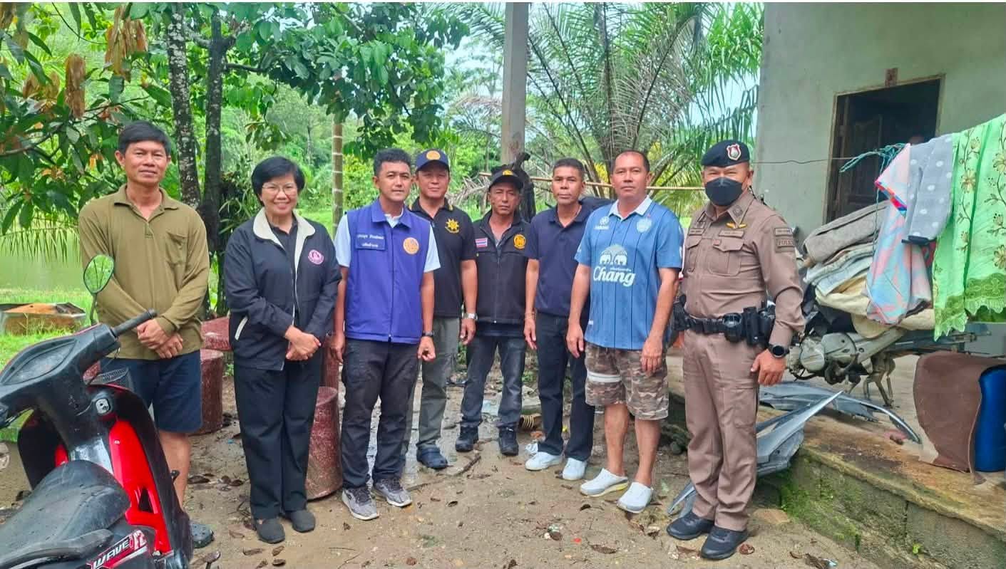 เทศบาลตำบลคึกคัก ร่วมลงพื้นที่บ้านทุ่งขมิ้น ตำบลคึกคัก อำเภอตะกั่วป่า เพื่อให้ความช่วยเหลือครอบครัวยากไร้และกลุ่มเปราะบาง