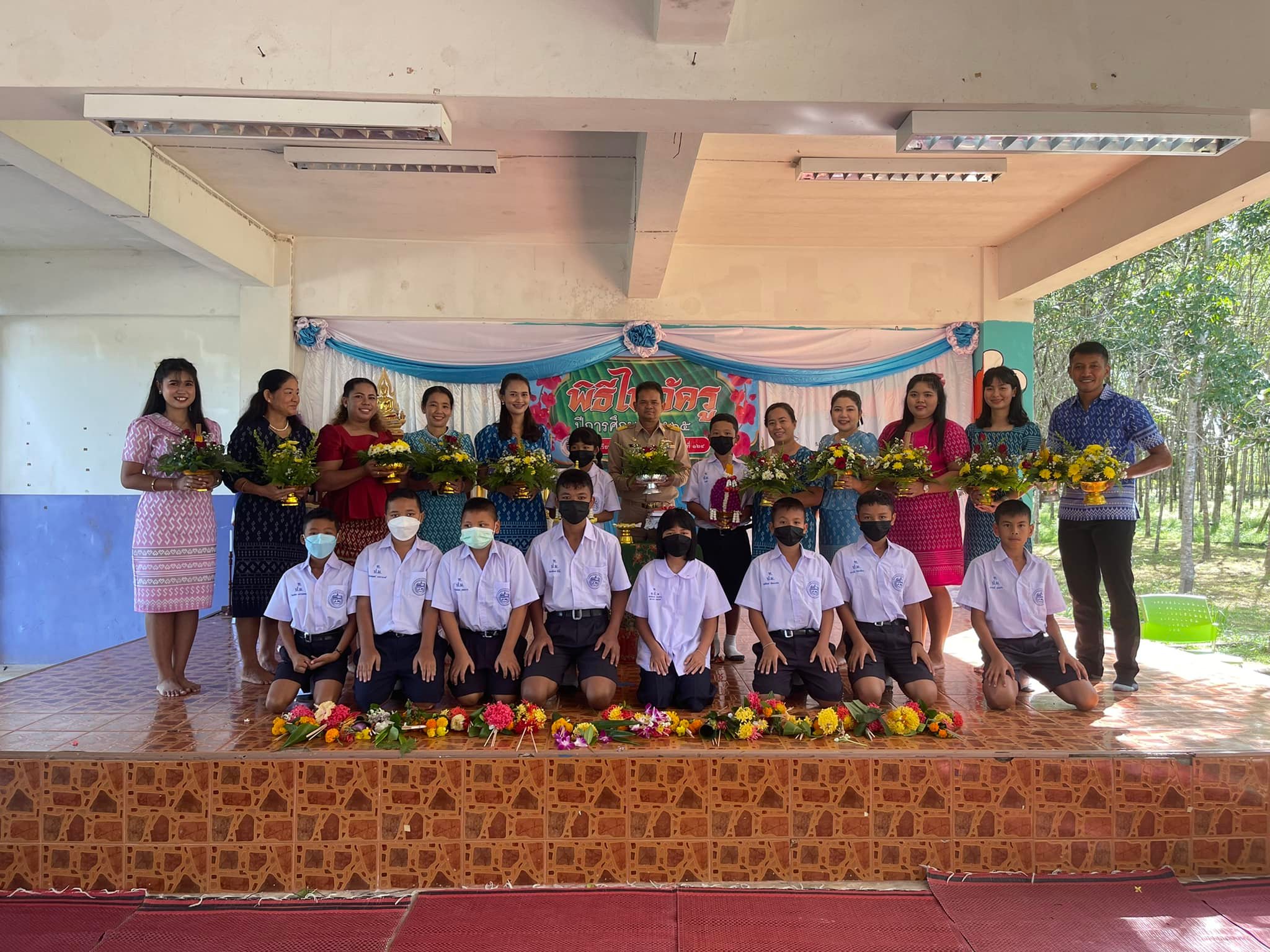 วันพฤหัสบดีที่16 มิถุนายน พ.ศ. 2565 เวลา 08.00 น.โรงเรียนเทศบาลบ้านปากวีป มิตรภาพที่ 124พร้อมด้วยคณะคุณครูร่วมจัดกิจกรรมพิธีไหว้ครู ปีการศึกษา 2565 