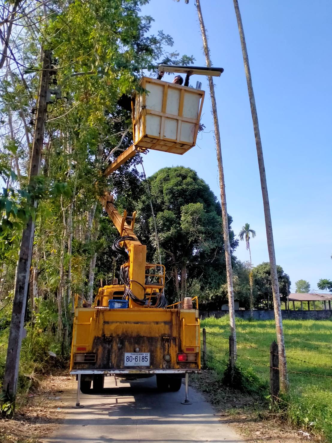 เทศบาลตำบลคึกคัก (กองช่าง งานไฟฟ้า )ได้ดำเนินการซ่อมไฟซอย ชนะภัย หมู่ที่2ตำบลคึกคัก อำเภอตะกั่วป่า จังหวัดพังงา