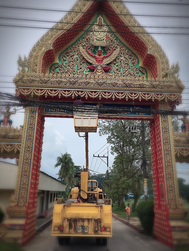 เทศบาลตำบลคึกคัก (กองช่าง งานไฟฟ้า) ได้ดำเนินการซ่อมไฟ บริเวณซอยตาสด หมู่ที่ 4 และหน้าวัดคมนียเขต หมู่ที่ 2 