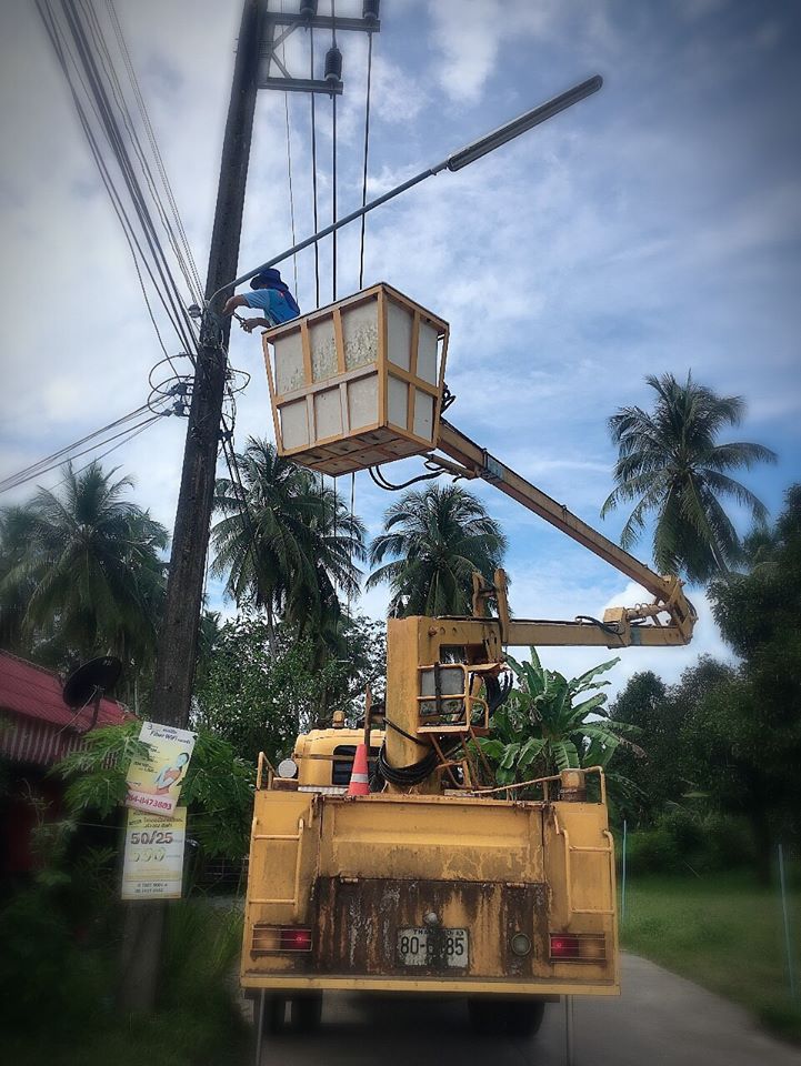 เทศบาลตำบลคึกคัก (กองช่าง)ได้ดำเนินการซ่อมไฟ ซอยอ่าวขาม หมู่ที่ 1