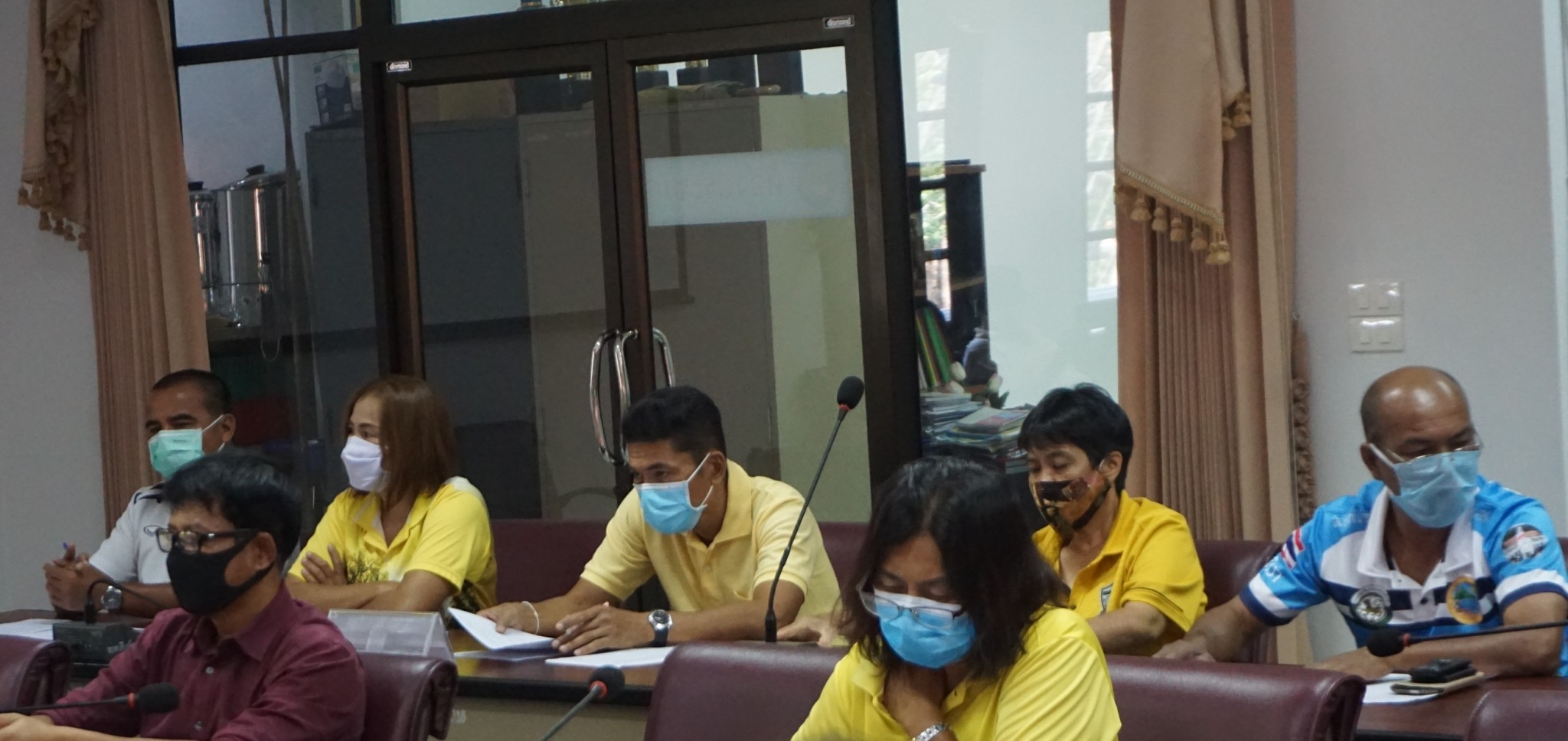 เทศบาลตำบลคึกคักร่วมกันประชุม การรับลงทะเบียนขอรับการช่วยเหลือประชาชน (ครอบครัว) ที่ได้รับผลกระทบจากการโรคไวรสโคโรนา 2019